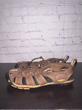 Keen Newport closed toe sandals men’s size 9